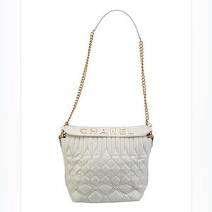 CHANEL White Quilted Calfskin Patent Leather Hobo Bag